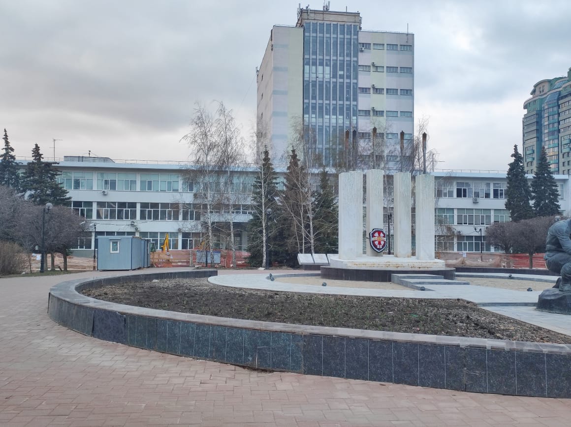 Работа по реконструкции площади Памяти воинам-интернационалистам